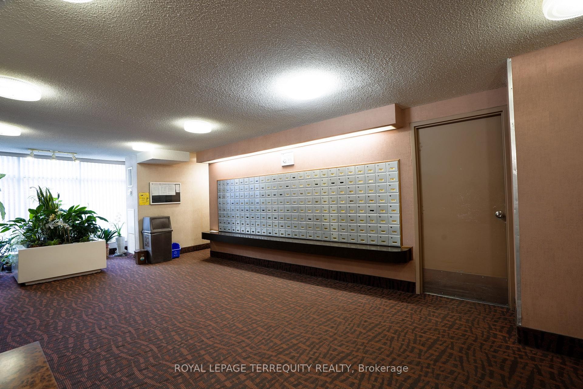 609-25 Silver Springs Boulevard, Toronto, ON - Indoor Photo Showing Other Room