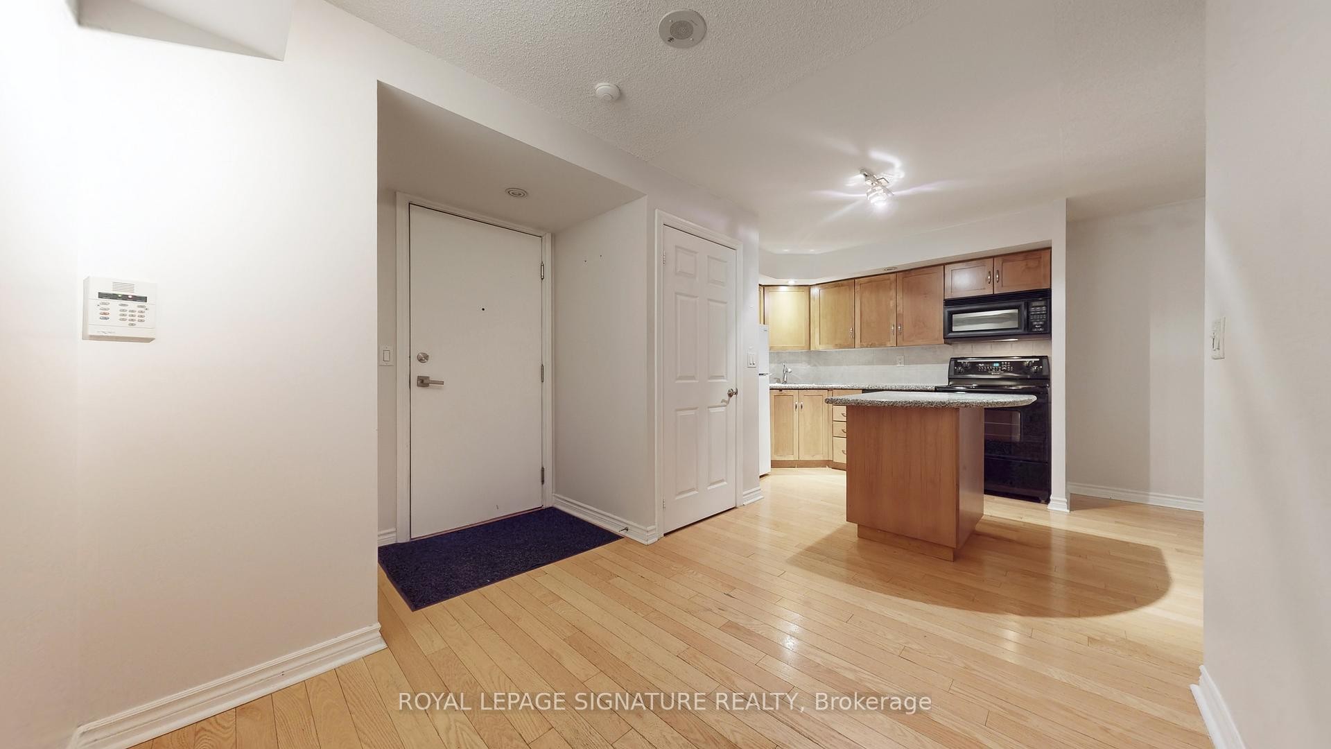 1030-250 Wellington Street W, Toronto, ON - Indoor Photo Showing Kitchen