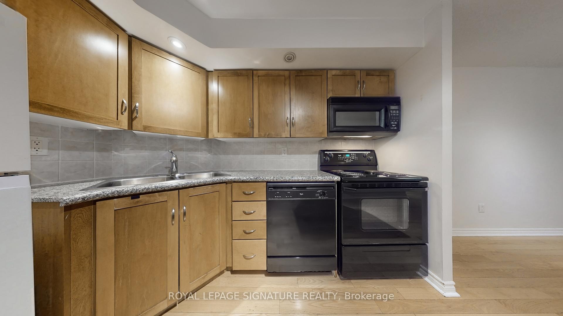 1030-250 Wellington Street W, Toronto, ON - Indoor Photo Showing Kitchen With Double Sink