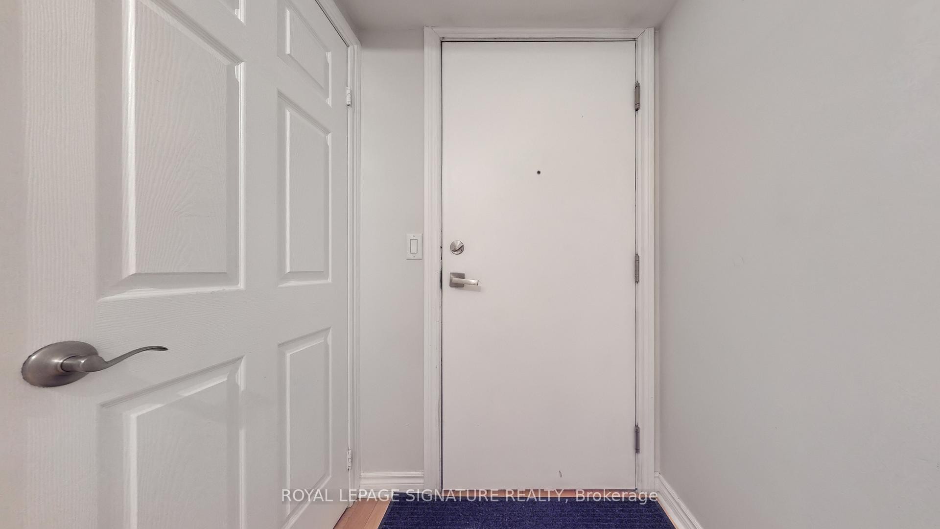 1030-250 Wellington Street W, Toronto, ON - Indoor Photo Showing Other Room