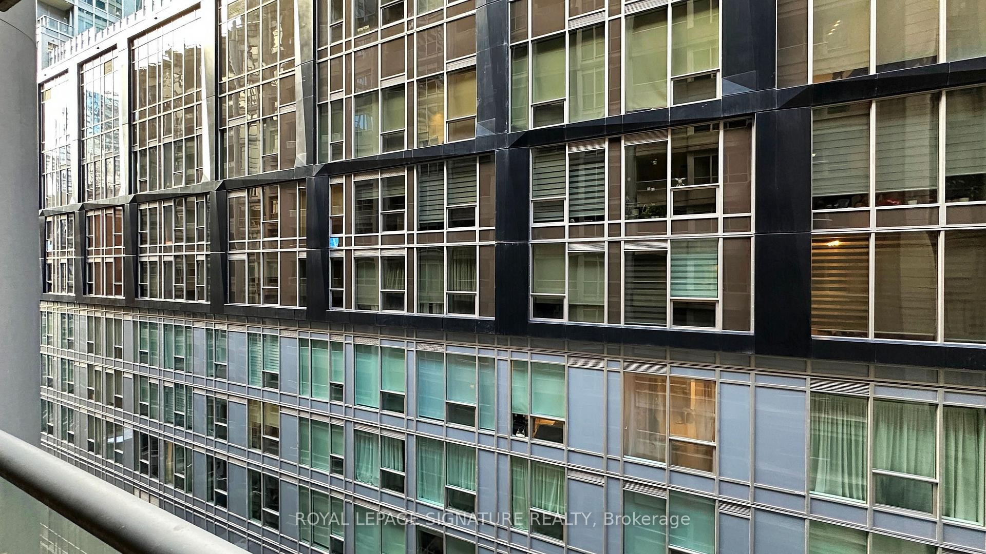 1030-250 Wellington Street W, Toronto, ON - Indoor