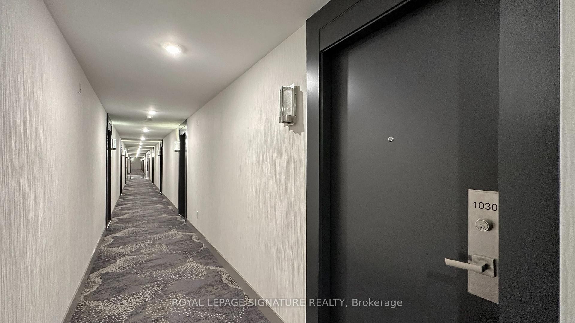 1030-250 Wellington Street W, Toronto, ON - Indoor Photo Showing Other Room