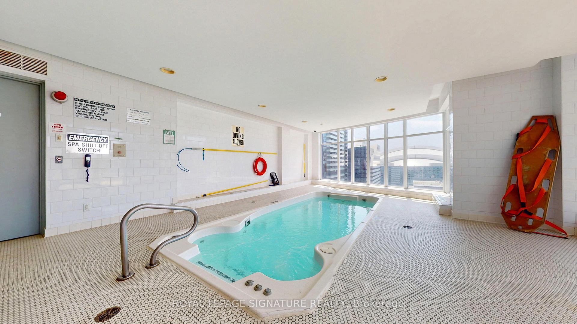 1030-250 Wellington Street W, Toronto, ON - Indoor Photo Showing Other Room With In Ground Pool