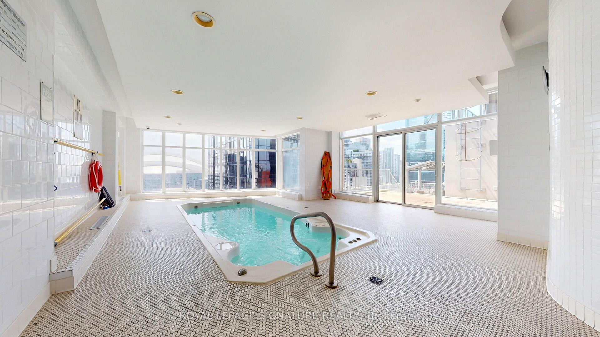1030-250 Wellington Street W, Toronto, ON - Indoor Photo Showing Other Room With In Ground Pool