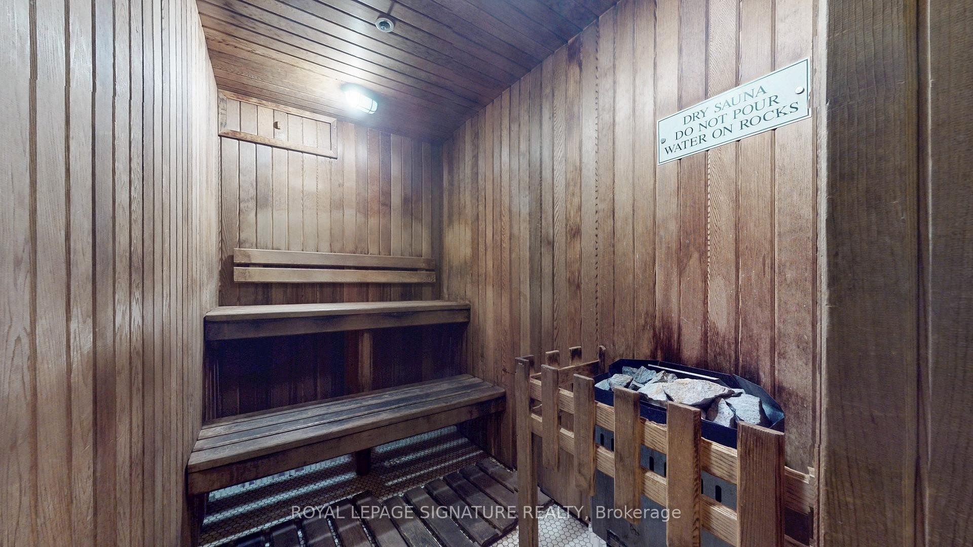 1030-250 Wellington Street W, Toronto, ON - Indoor Photo Showing Other Room