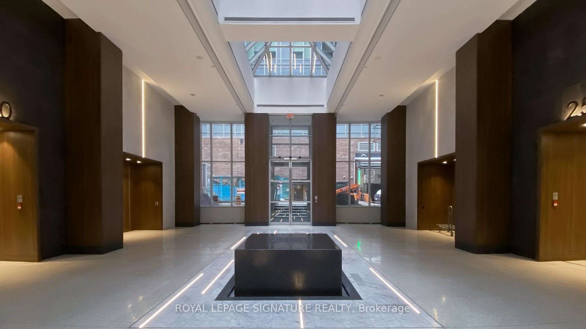 1030-250 Wellington Street W, Toronto, ON - Indoor Photo Showing Other Room