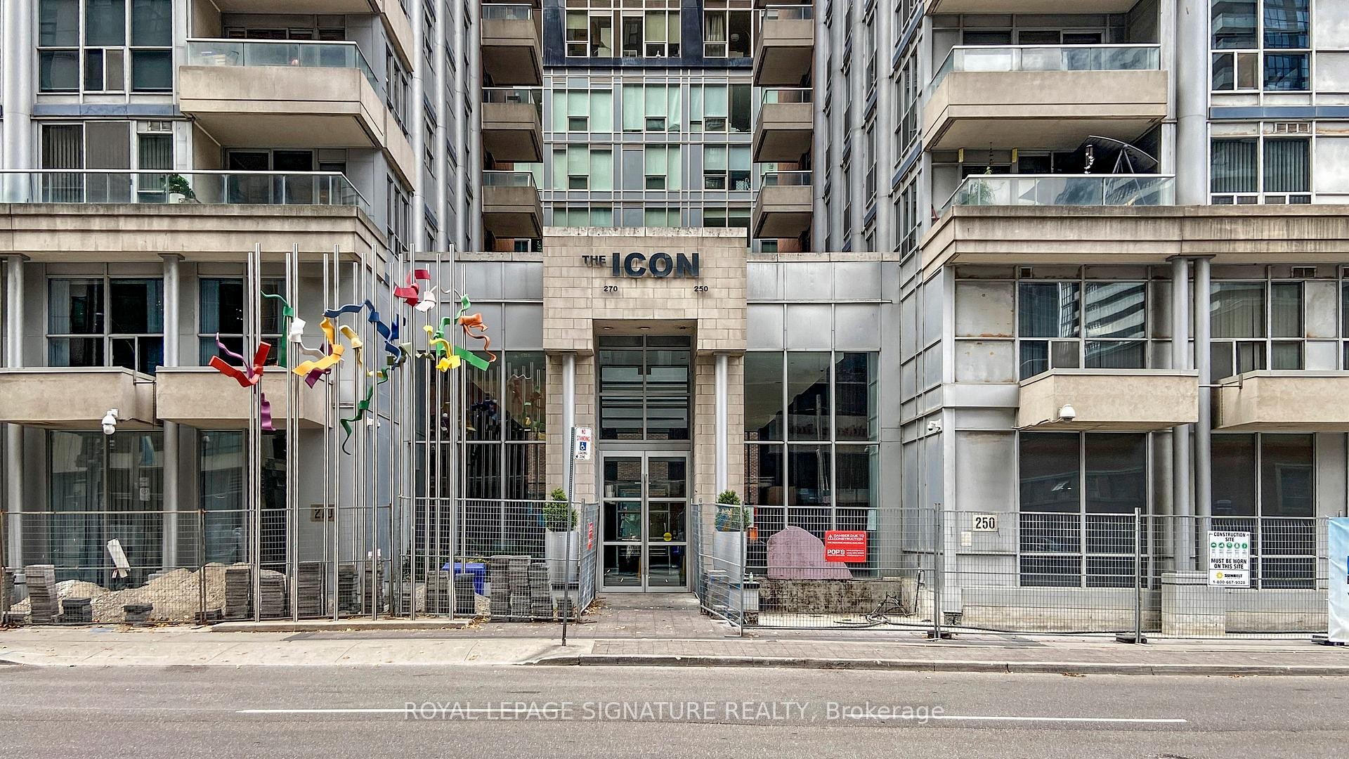 1030-250 Wellington Street W, Toronto, ON - Outdoor