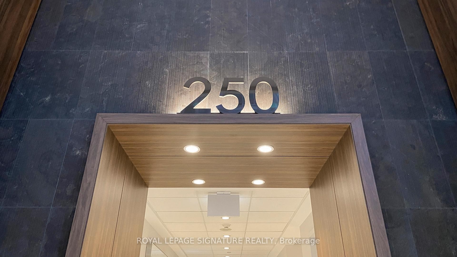 1030-250 Wellington Street W, Toronto, ON - Photo Showing Bathroom