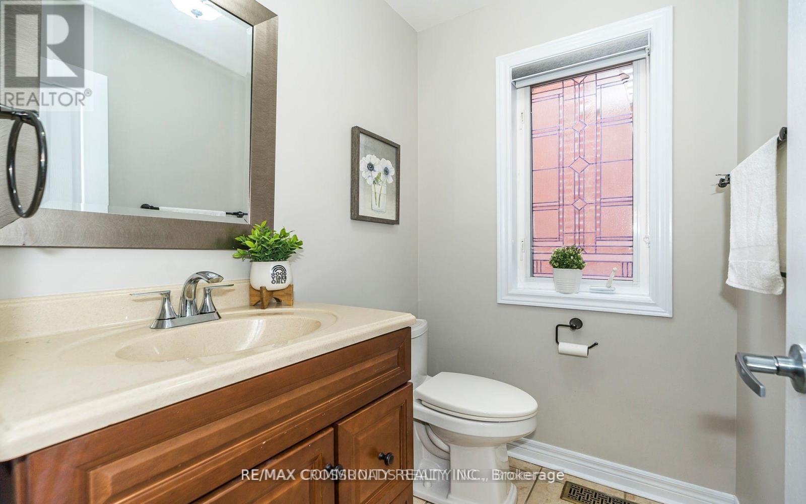 24 Cozens Drive, Richmond Hill, ON - Indoor Photo Showing Bathroom