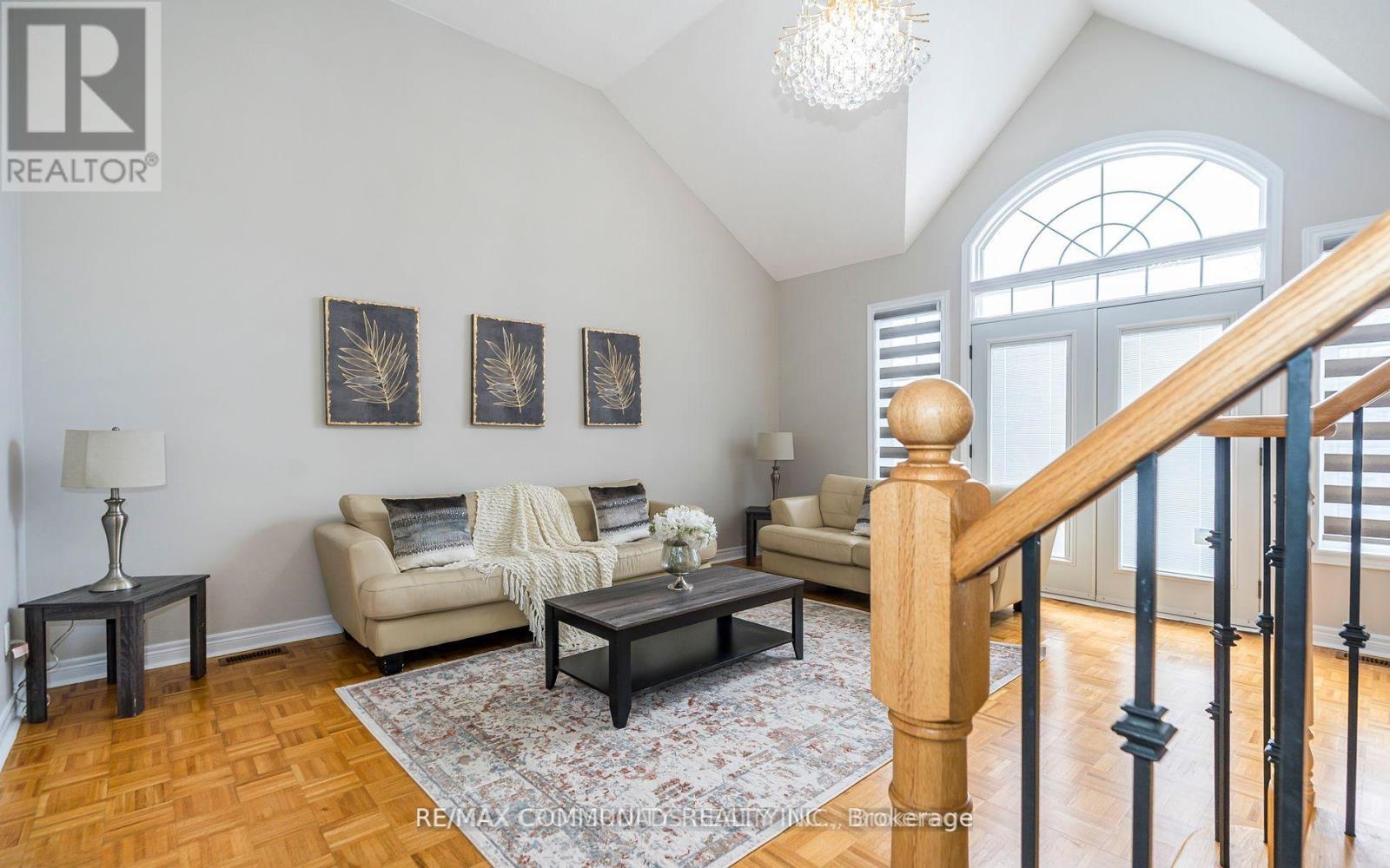 24 Cozens Drive, Richmond Hill, ON - Indoor