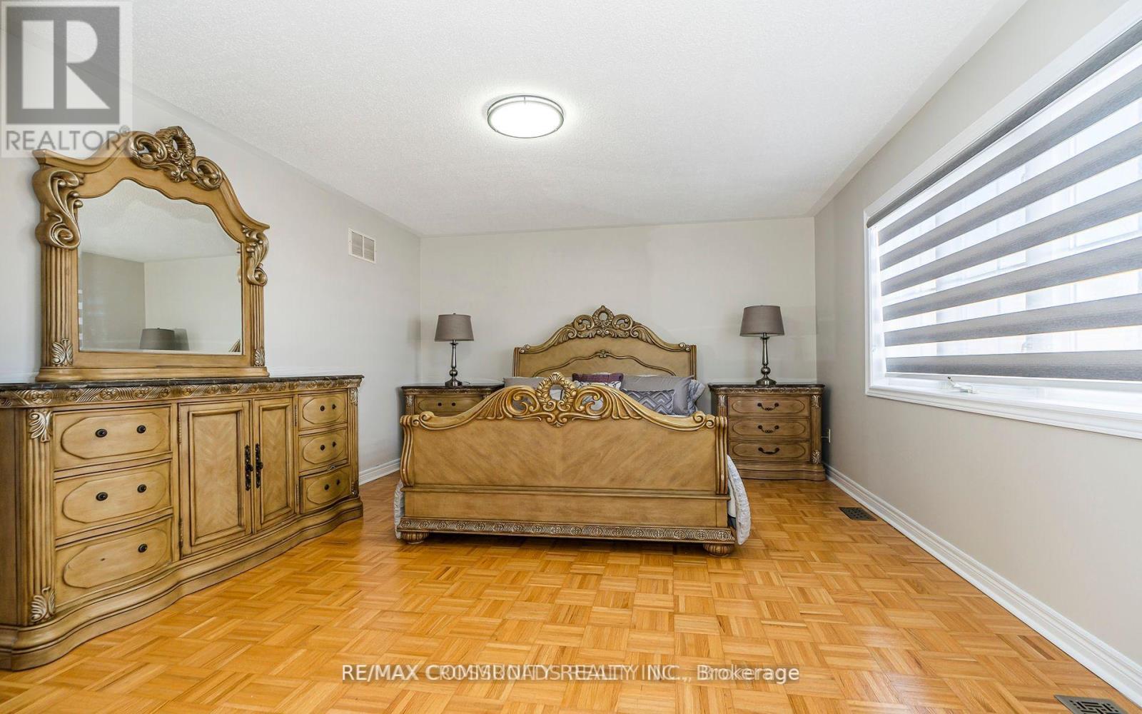 24 Cozens Drive, Richmond Hill, ON - Indoor Photo Showing Bedroom