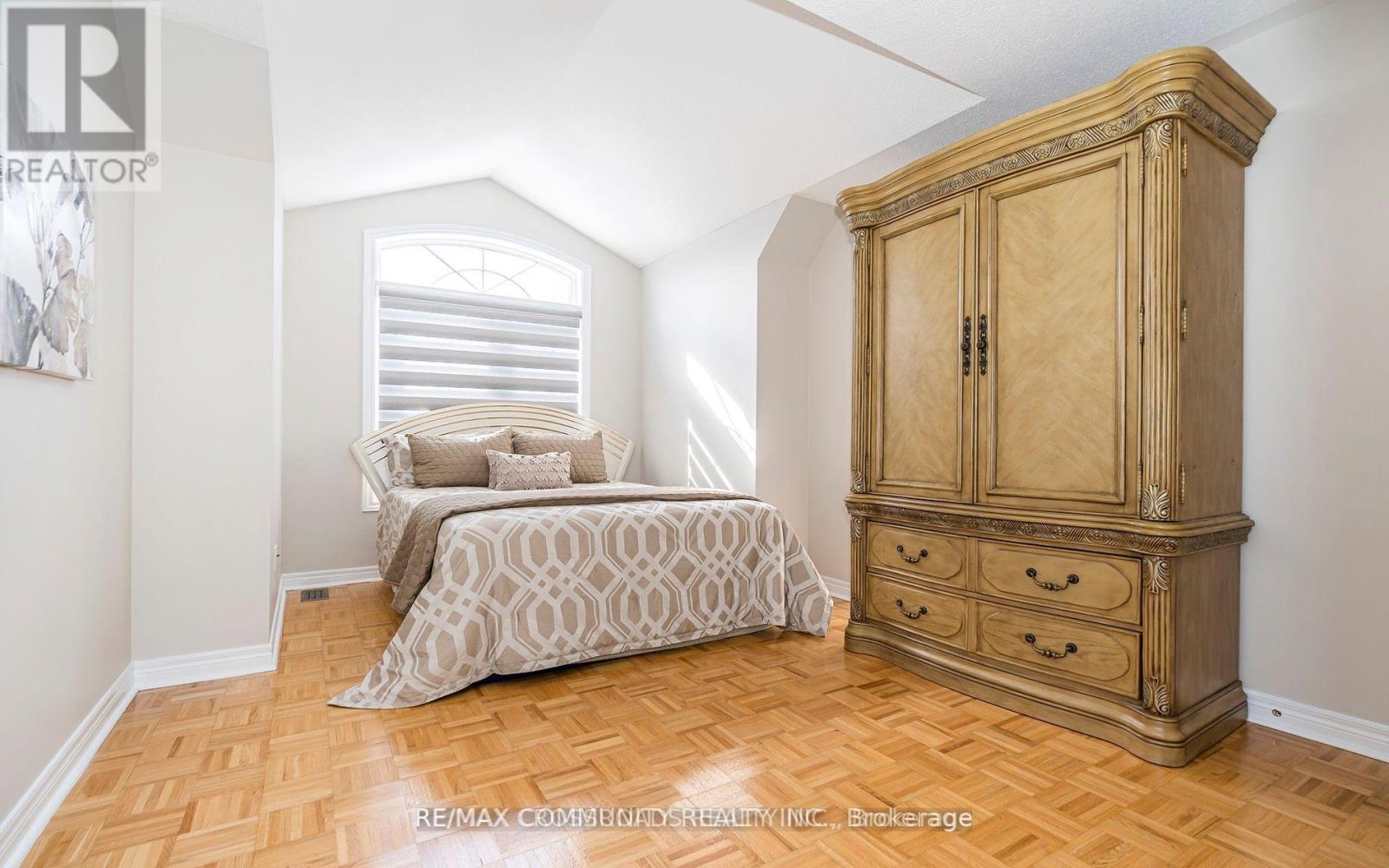 24 Cozens Drive, Richmond Hill, ON - Indoor Photo Showing Bedroom