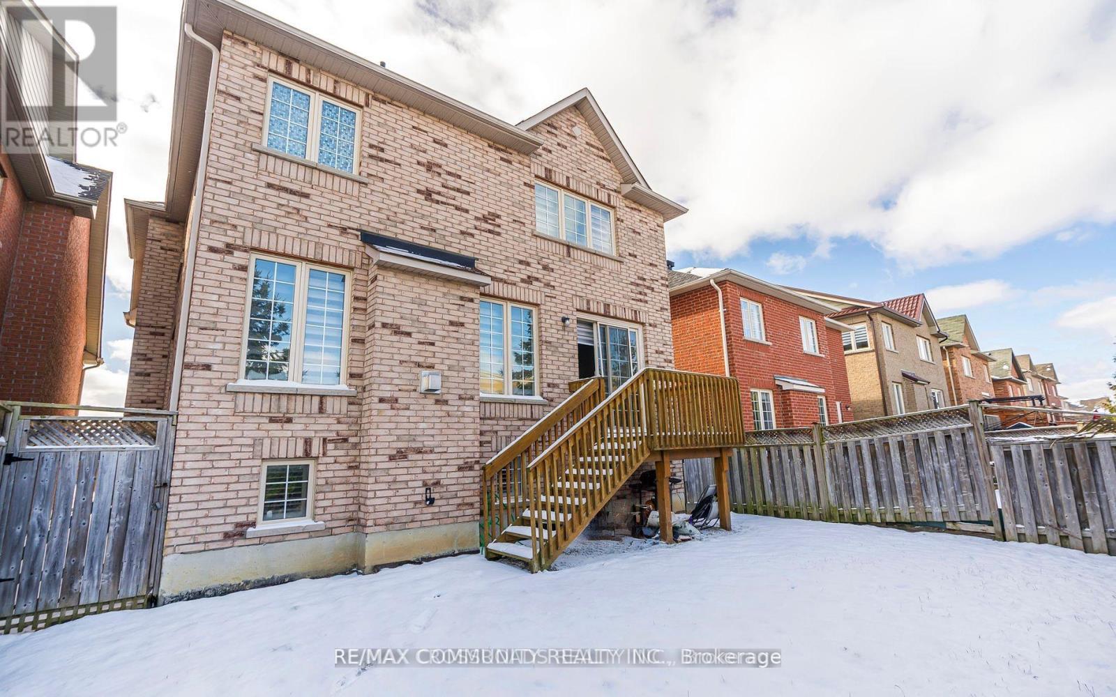 24 Cozens Drive, Richmond Hill, ON - Outdoor With Exterior