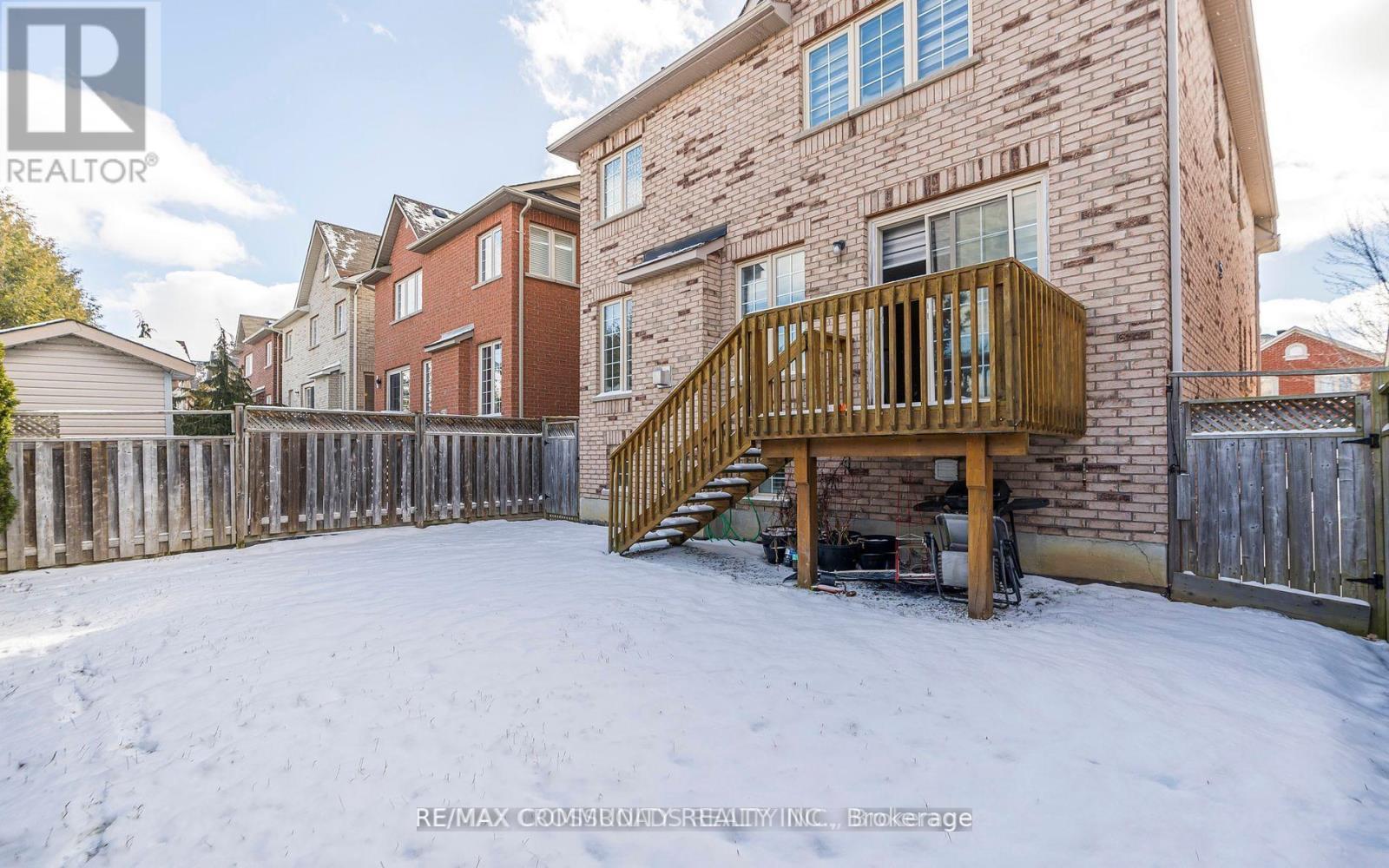 24 Cozens Drive, Richmond Hill, ON - Outdoor