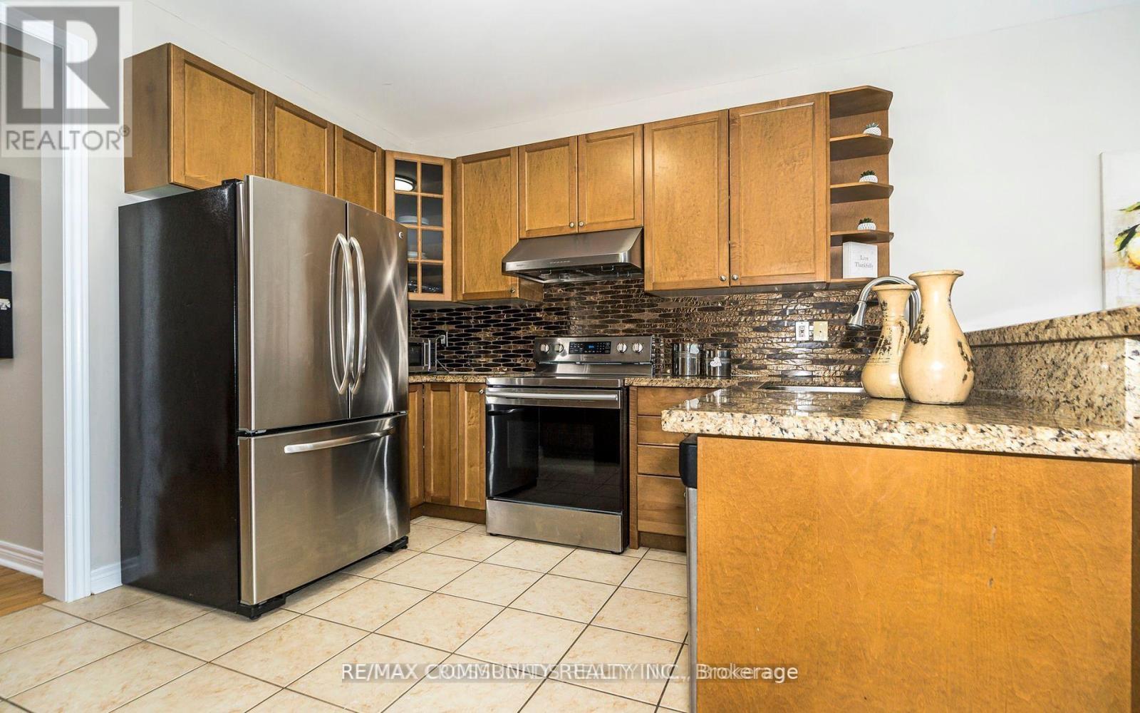 24 Cozens Drive, Richmond Hill, ON - Indoor Photo Showing Kitchen With Stainless Steel Kitchen