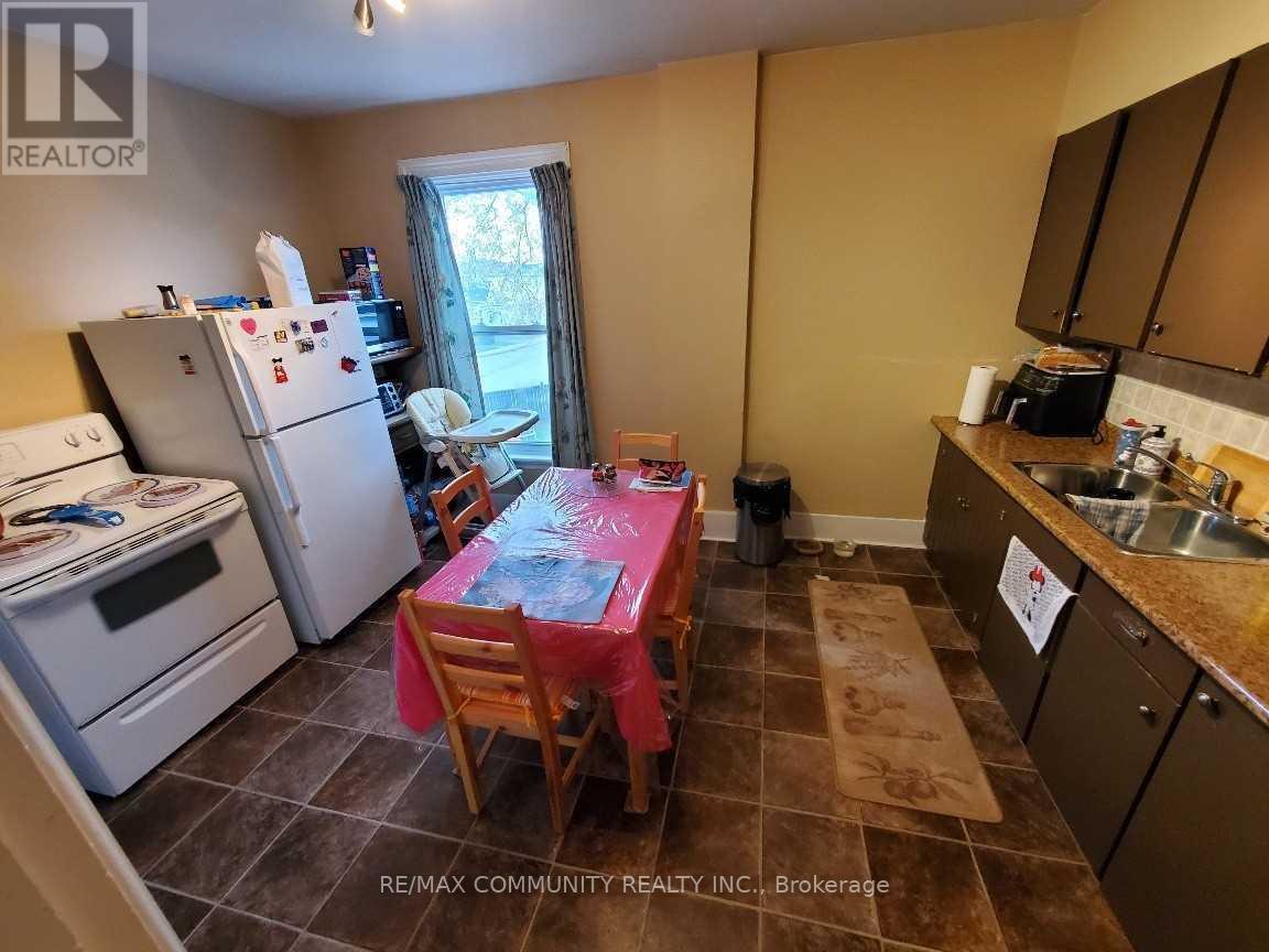 86 Victoria Street, Brantford, ON - Indoor Photo Showing Kitchen With Double Sink