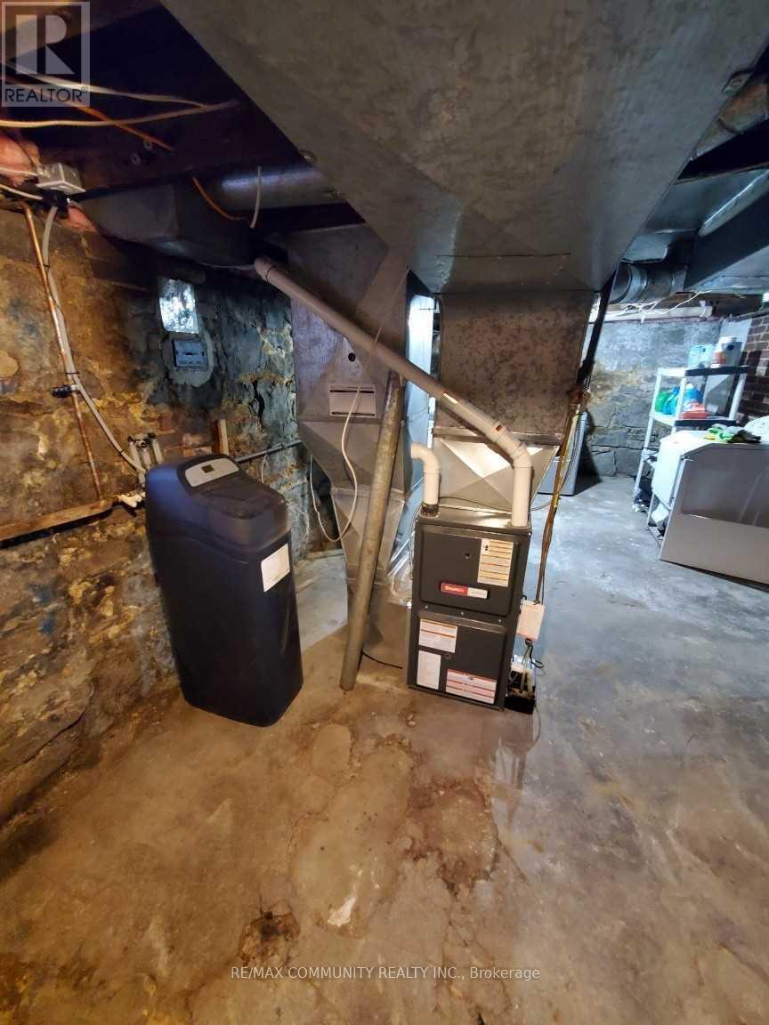 86 Victoria Street, Brantford, ON - Indoor