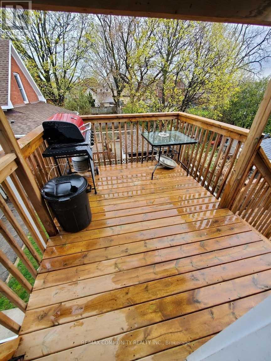 86 Victoria Street, Brantford, ON - Outdoor With Exterior