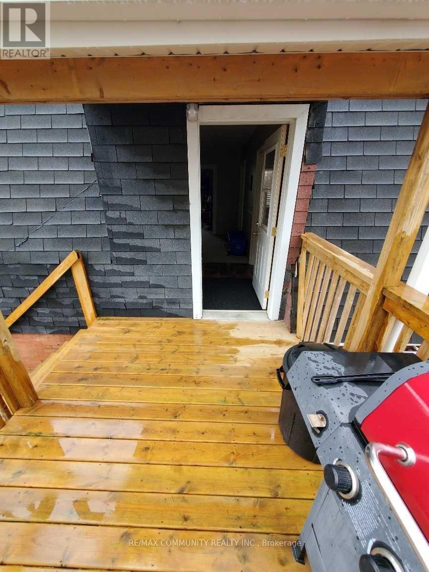 86 Victoria Street, Brantford, ON - Outdoor With Exterior