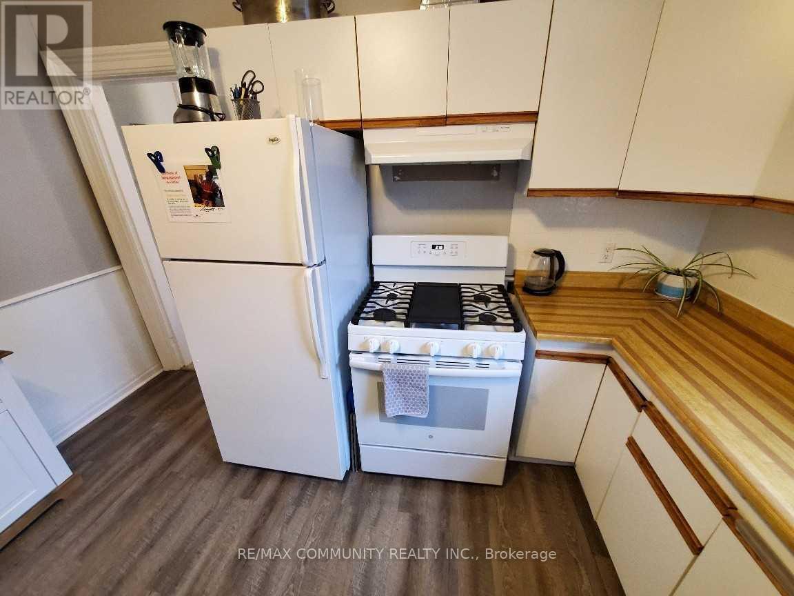 86 Victoria Street, Brantford, ON - Indoor Photo Showing Kitchen