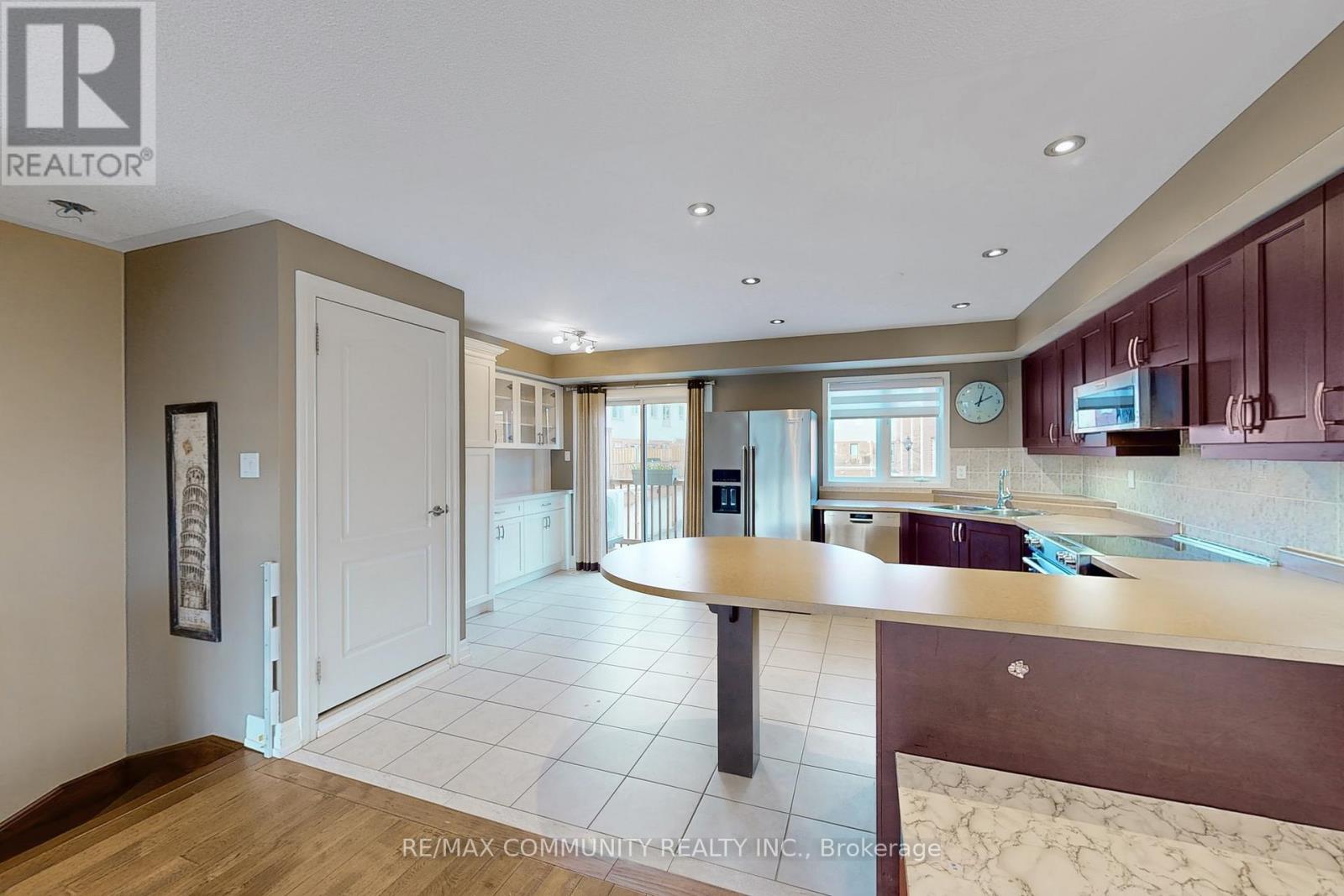 8 - 3030 Lakeshore Boulevard, Toronto, ON - Indoor Photo Showing Kitchen With Double Sink