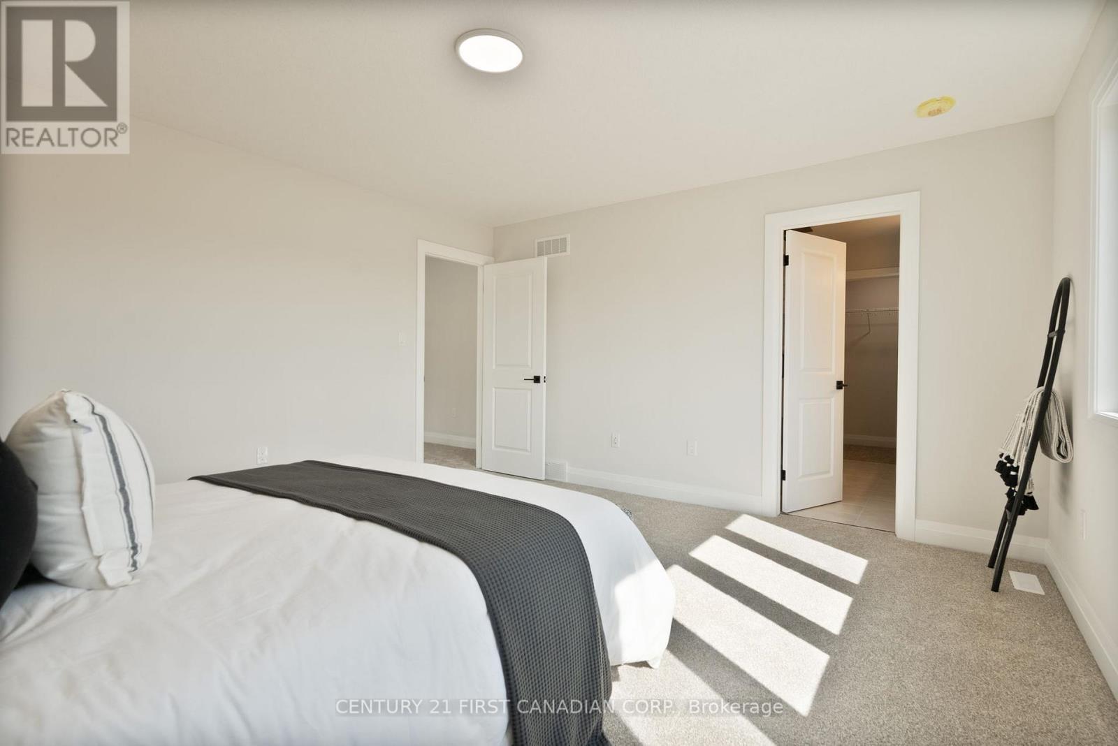 113 Atkinson Street, North Middlesex (Alisa Craig), ON - Indoor Photo Showing Bedroom