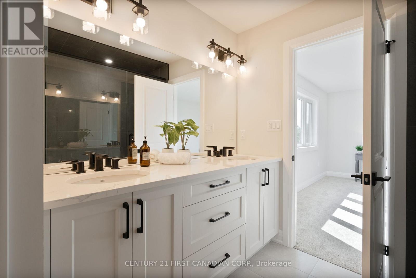 113 Atkinson Street, North Middlesex (Alisa Craig), ON - Indoor Photo Showing Bathroom