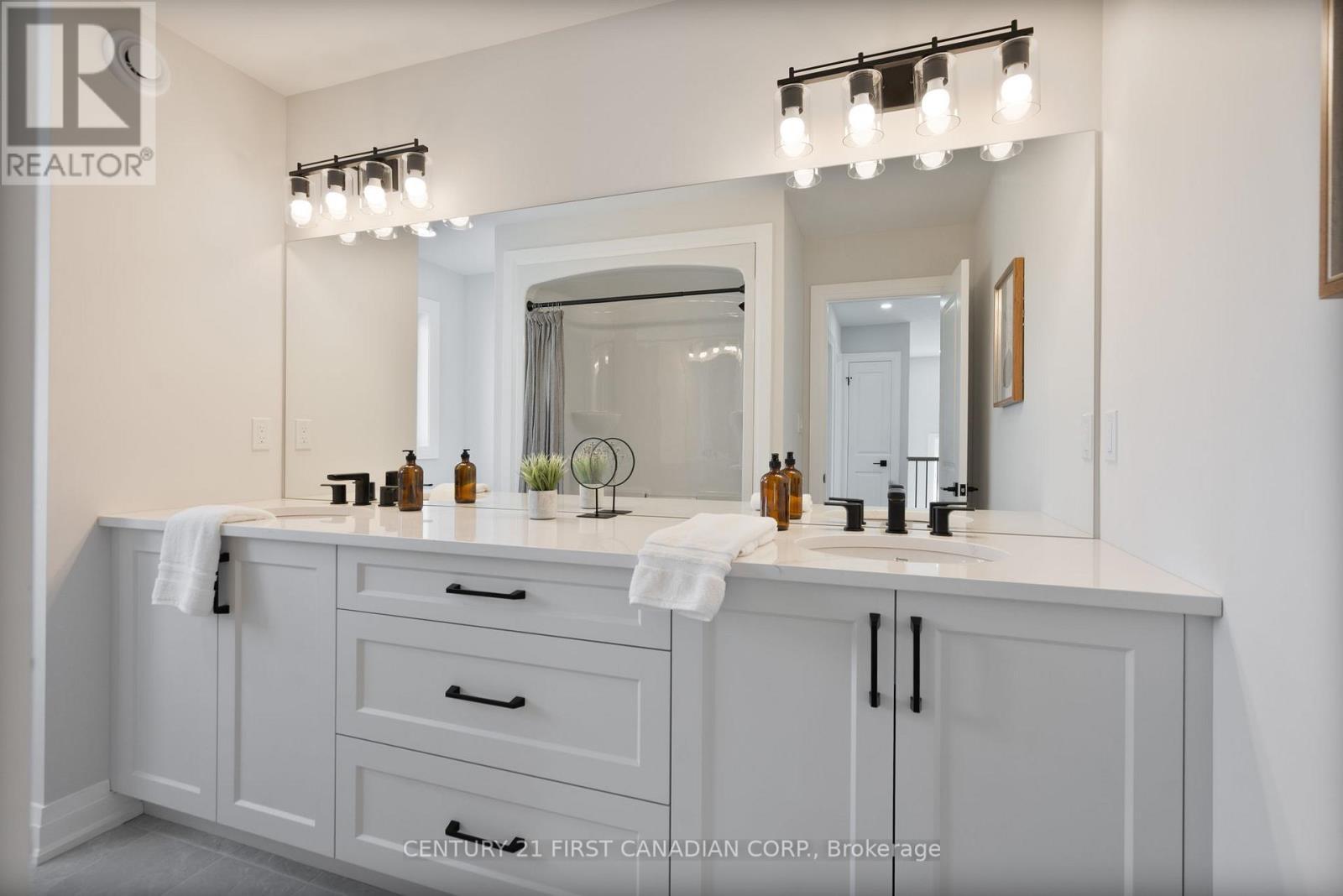 113 Atkinson Street, North Middlesex (Alisa Craig), ON - Indoor Photo Showing Bathroom