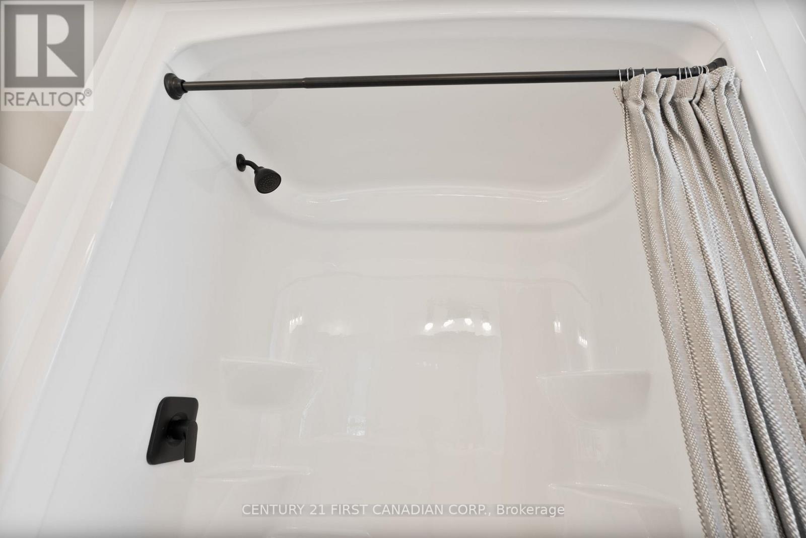 113 Atkinson Street, North Middlesex (Alisa Craig), ON - Indoor Photo Showing Bathroom