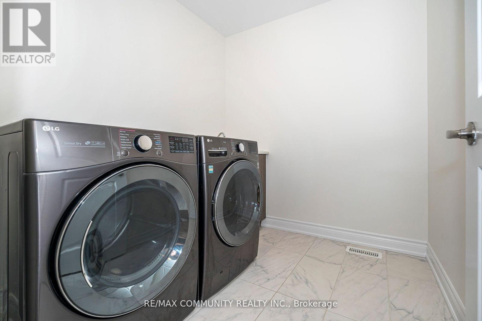 146 Wandering Glider Trail, Bradford West Gwillimbury, ON - Indoor Photo Showing Laundry Room