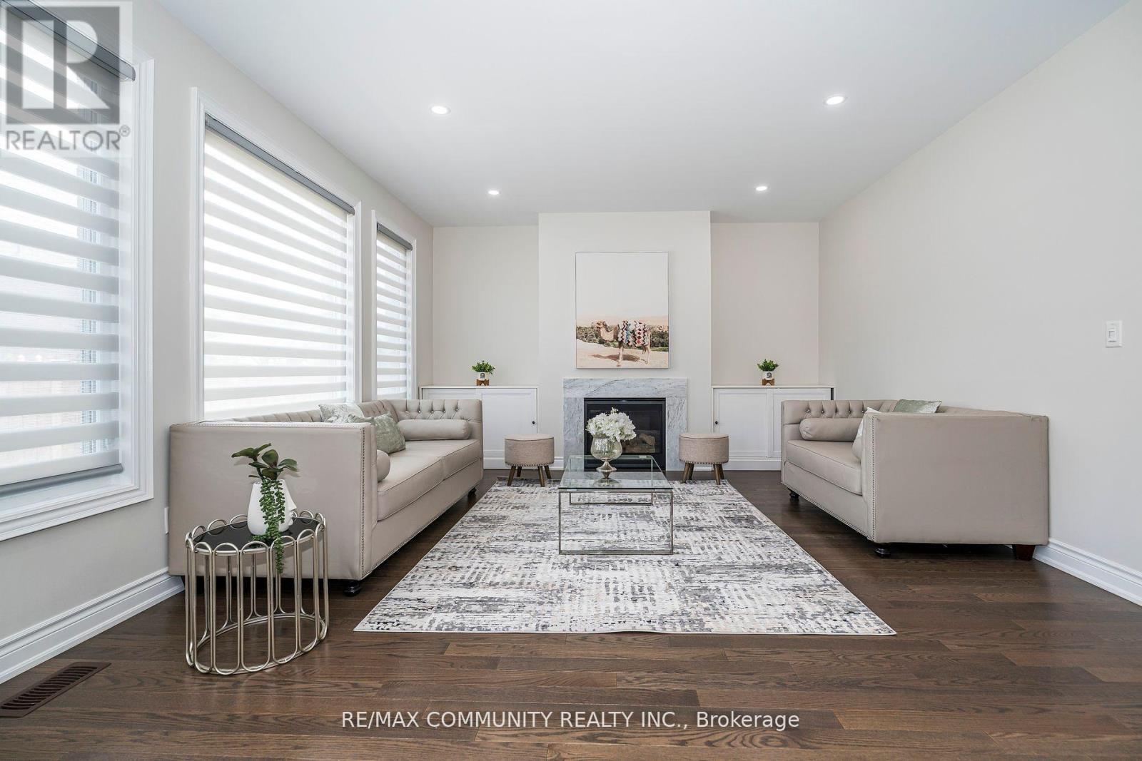 146 Wandering Glider Trail, Bradford West Gwillimbury, ON - Indoor Photo Showing Living Room With Fireplace