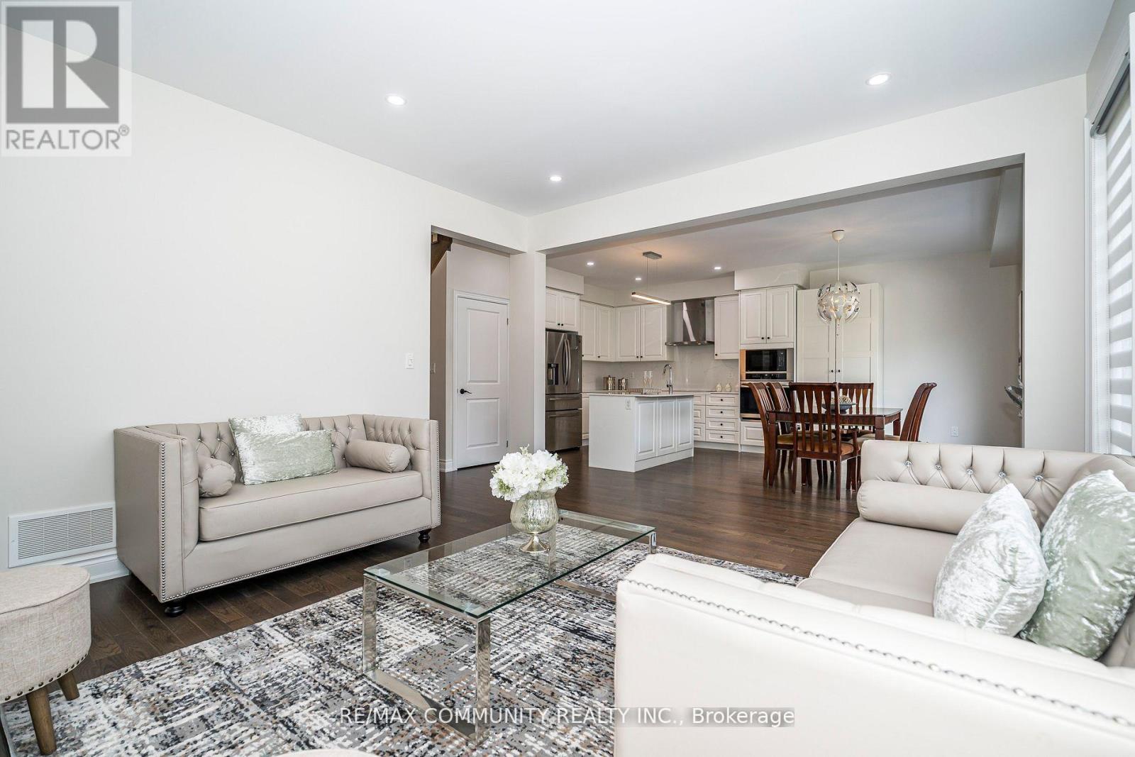 146 Wandering Glider Trail, Bradford West Gwillimbury, ON - Indoor Photo Showing Living Room