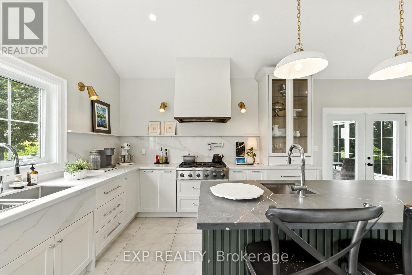14701 Wilson Avenue, Scugog, ON - Indoor Photo Showing Kitchen With Double Sink With Upgraded Kitchen