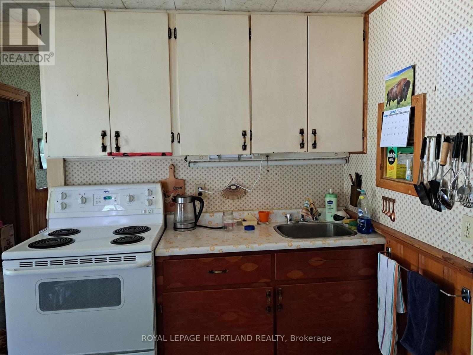 22 Whitehead Street, Central Huron (Clinton), ON - Indoor Photo Showing Kitchen