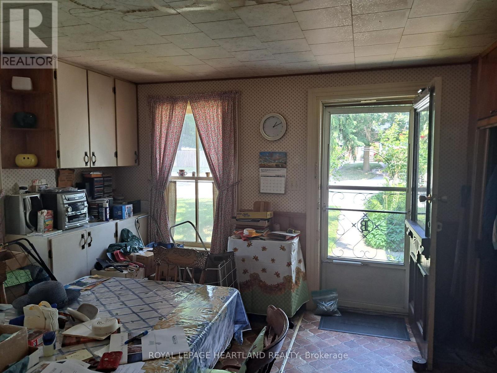 22 Whitehead Street, Central Huron (Clinton), ON - Indoor Photo Showing Dining Room