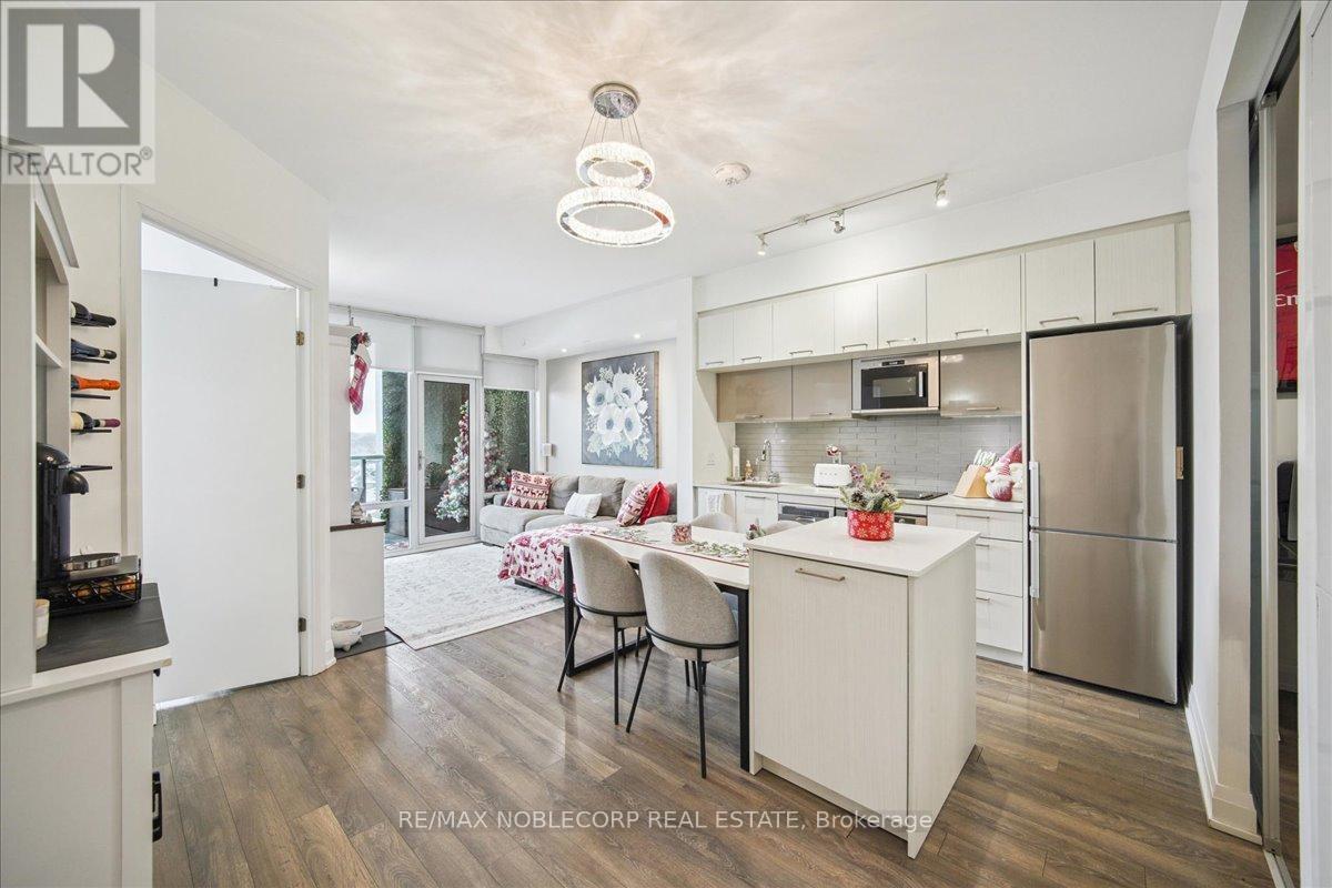 820 - 4800 Highway 7, Vaughan, ON - Indoor Photo Showing Kitchen