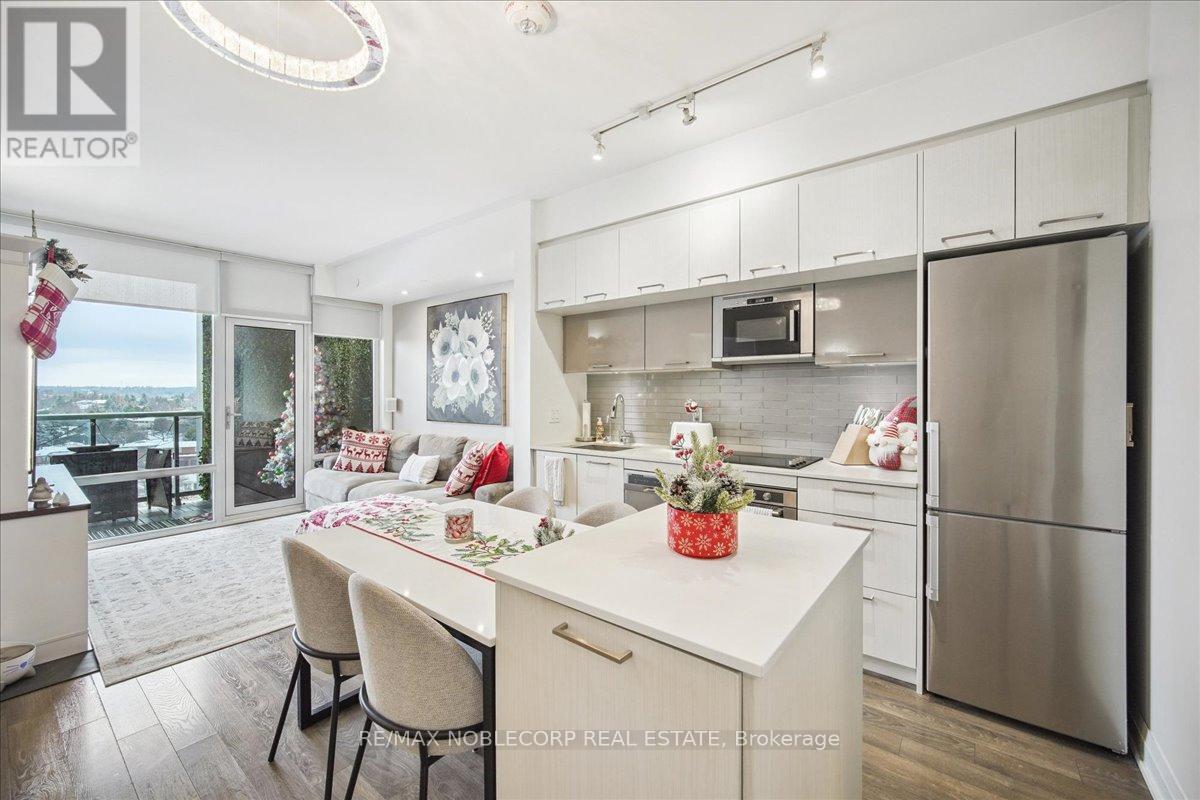 820 - 4800 Highway 7, Vaughan, ON - Indoor Photo Showing Kitchen With Upgraded Kitchen