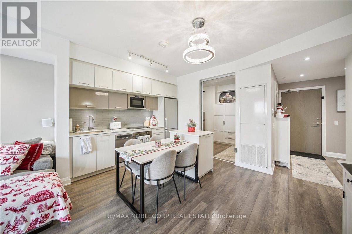 820 - 4800 Highway 7, Vaughan, ON - Indoor