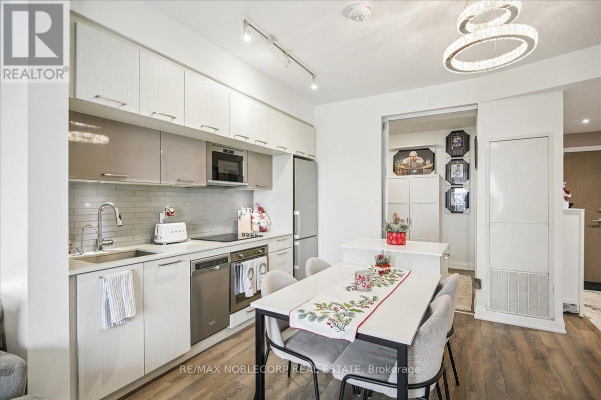 820 - 4800 Highway 7, Vaughan, ON - Indoor