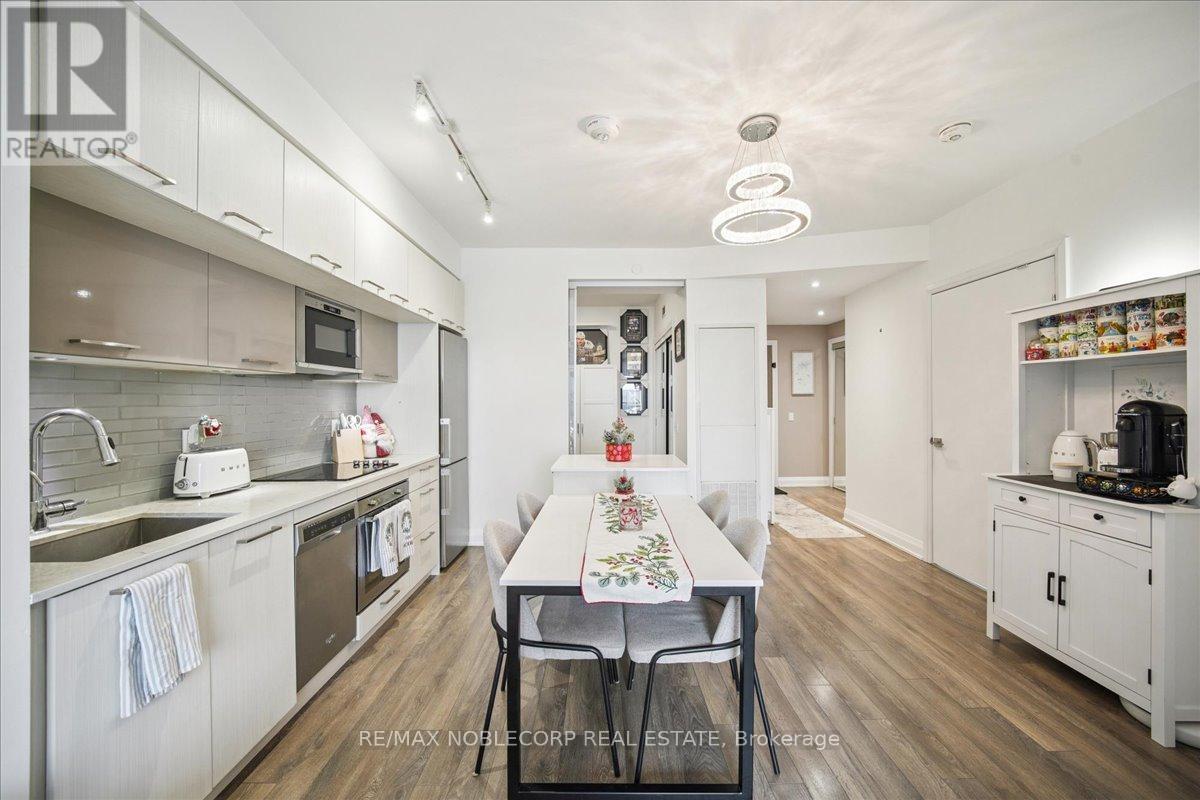 820 - 4800 Highway 7, Vaughan, ON - Indoor Photo Showing Kitchen With Upgraded Kitchen