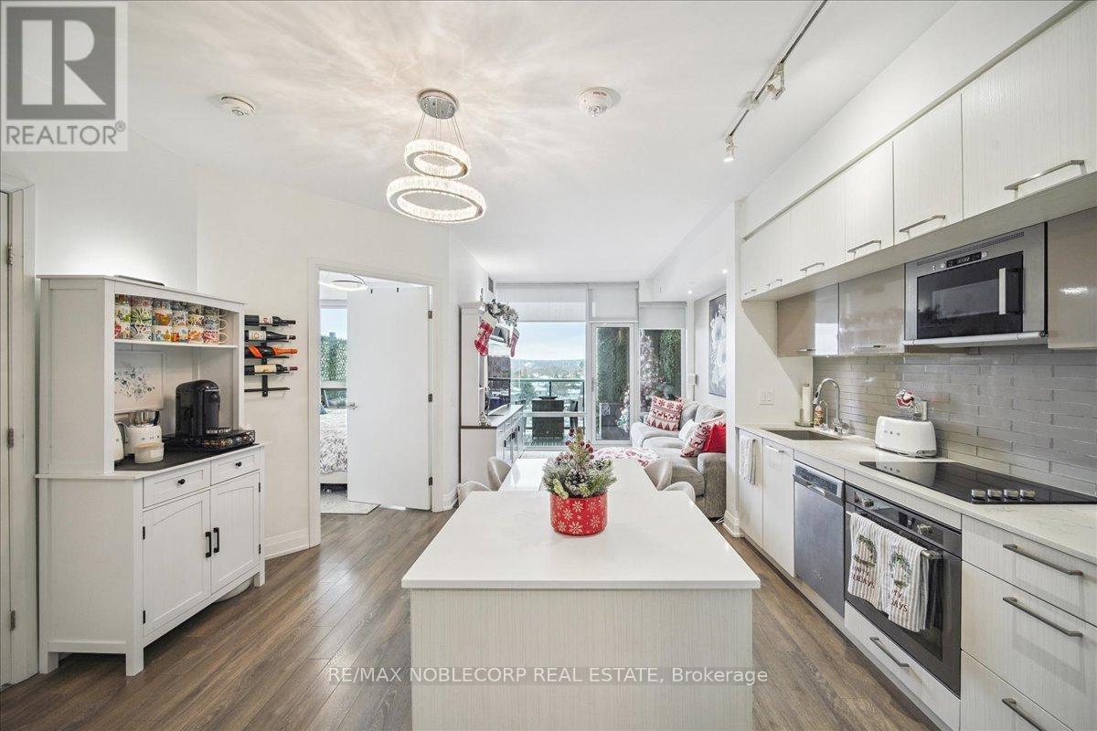 820 - 4800 Highway 7, Vaughan, ON - Indoor Photo Showing Kitchen
