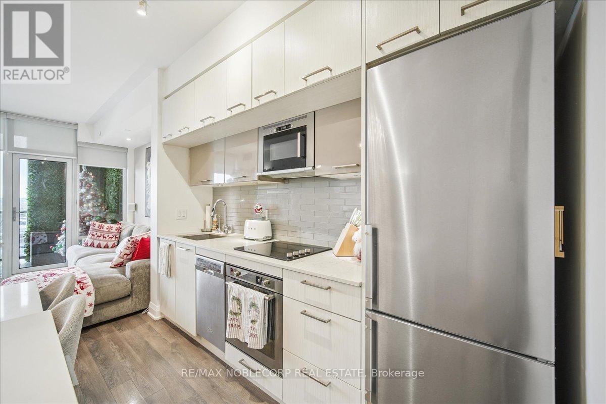 820 - 4800 Highway 7, Vaughan, ON - Indoor Photo Showing Kitchen With Upgraded Kitchen