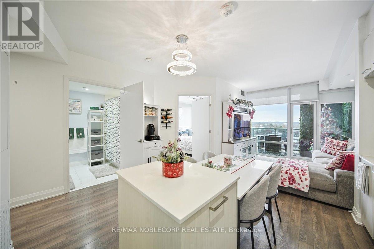 820 - 4800 Highway 7, Vaughan, ON - Indoor