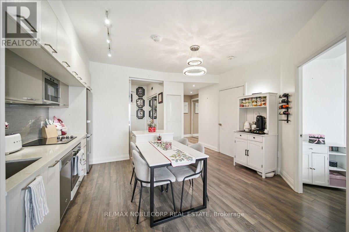 820 - 4800 Highway 7, Vaughan, ON - Indoor Photo Showing Kitchen