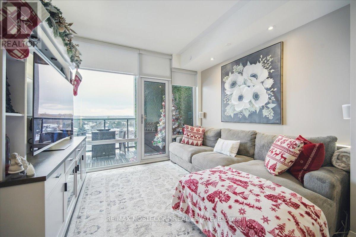 820 - 4800 Highway 7, Vaughan, ON - Indoor Photo Showing Living Room