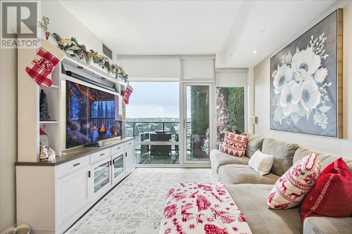 820 - 4800 Highway 7, Vaughan, ON - Indoor Photo Showing Living Room