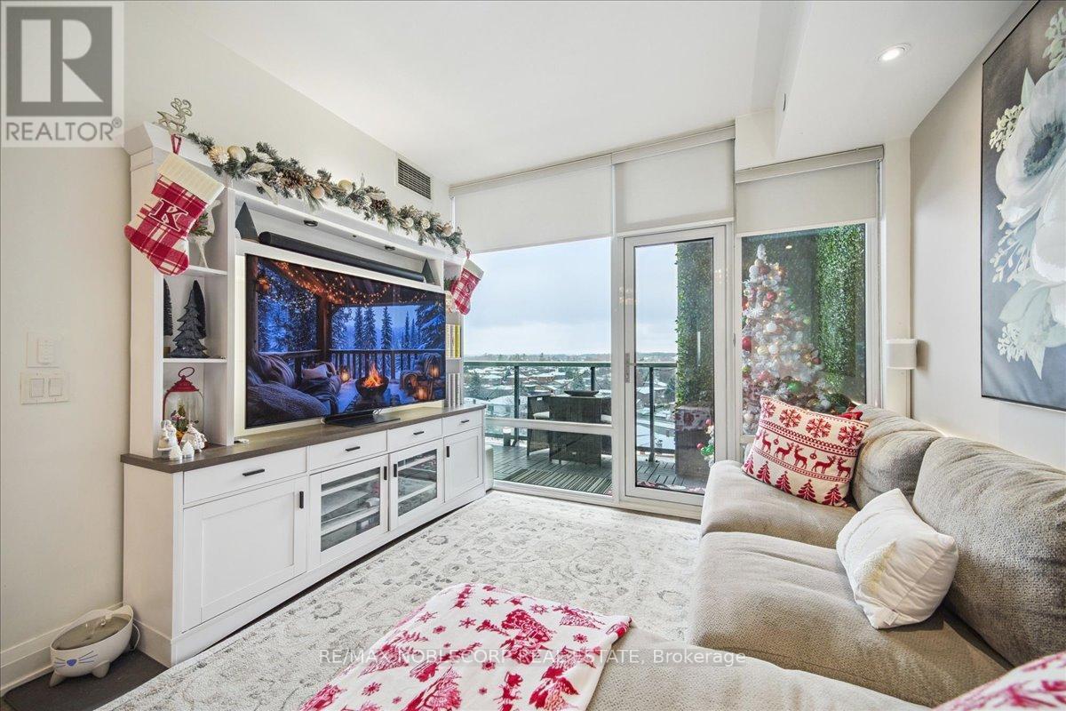 820 - 4800 Highway 7, Vaughan, ON - Indoor Photo Showing Living Room