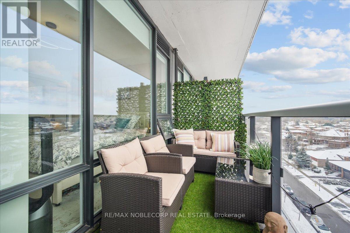 820 - 4800 Highway 7, Vaughan, ON - With Exterior