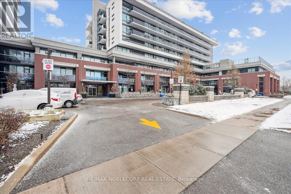 820 - 4800 Highway 7, Vaughan, ON - Outdoor