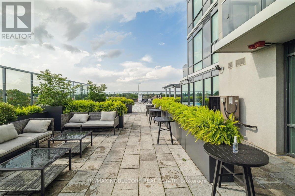 820 - 4800 Highway 7, Vaughan, ON - Outdoor With Exterior